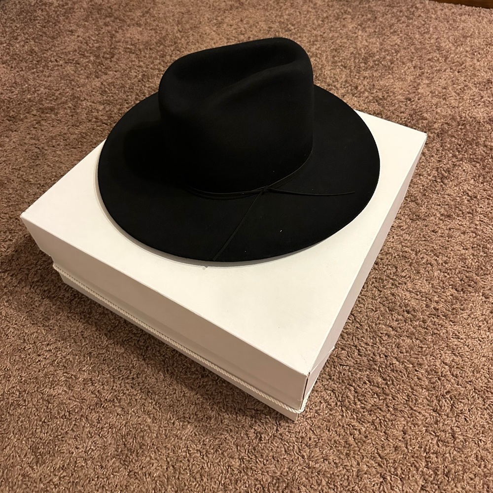 Lack of Color hat 🖤